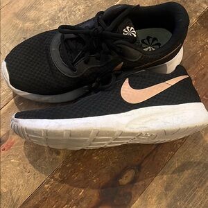 Nike women’s Tanjun Running shoe